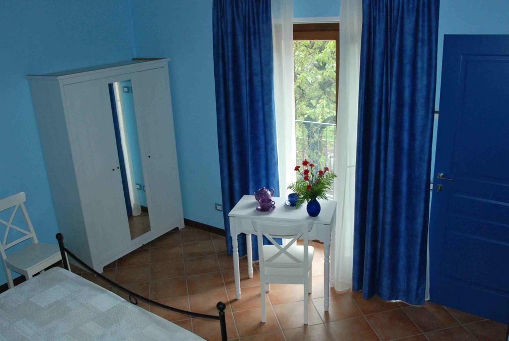 B&B La Casa Di Trizzi Como Ruang foto