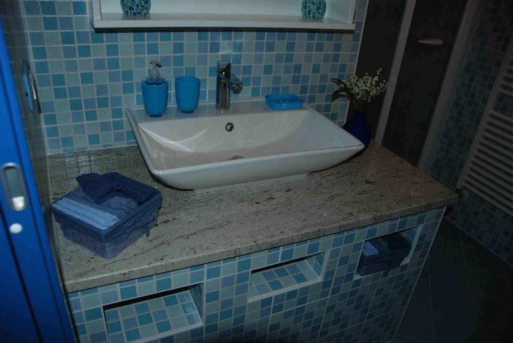 B&B La Casa Di Trizzi Como Ruang foto